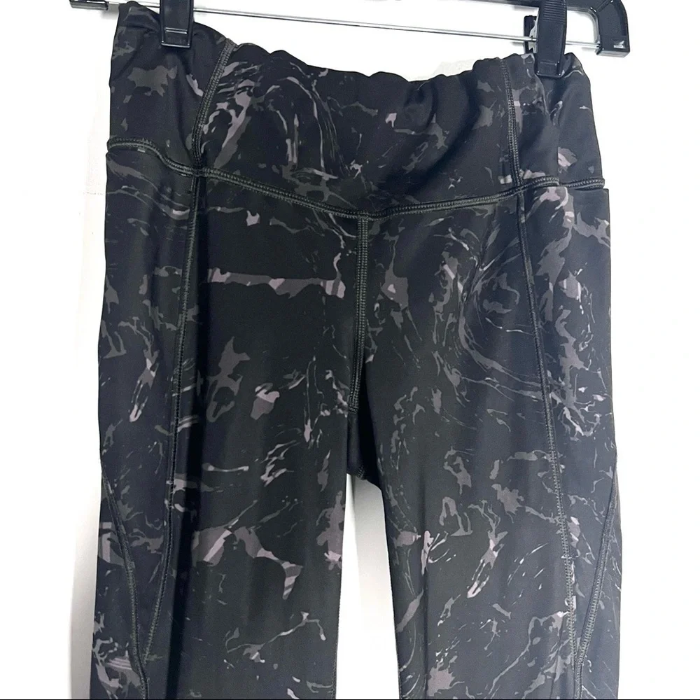 athleta | velocity stash pocket 7/8 tight marble legging